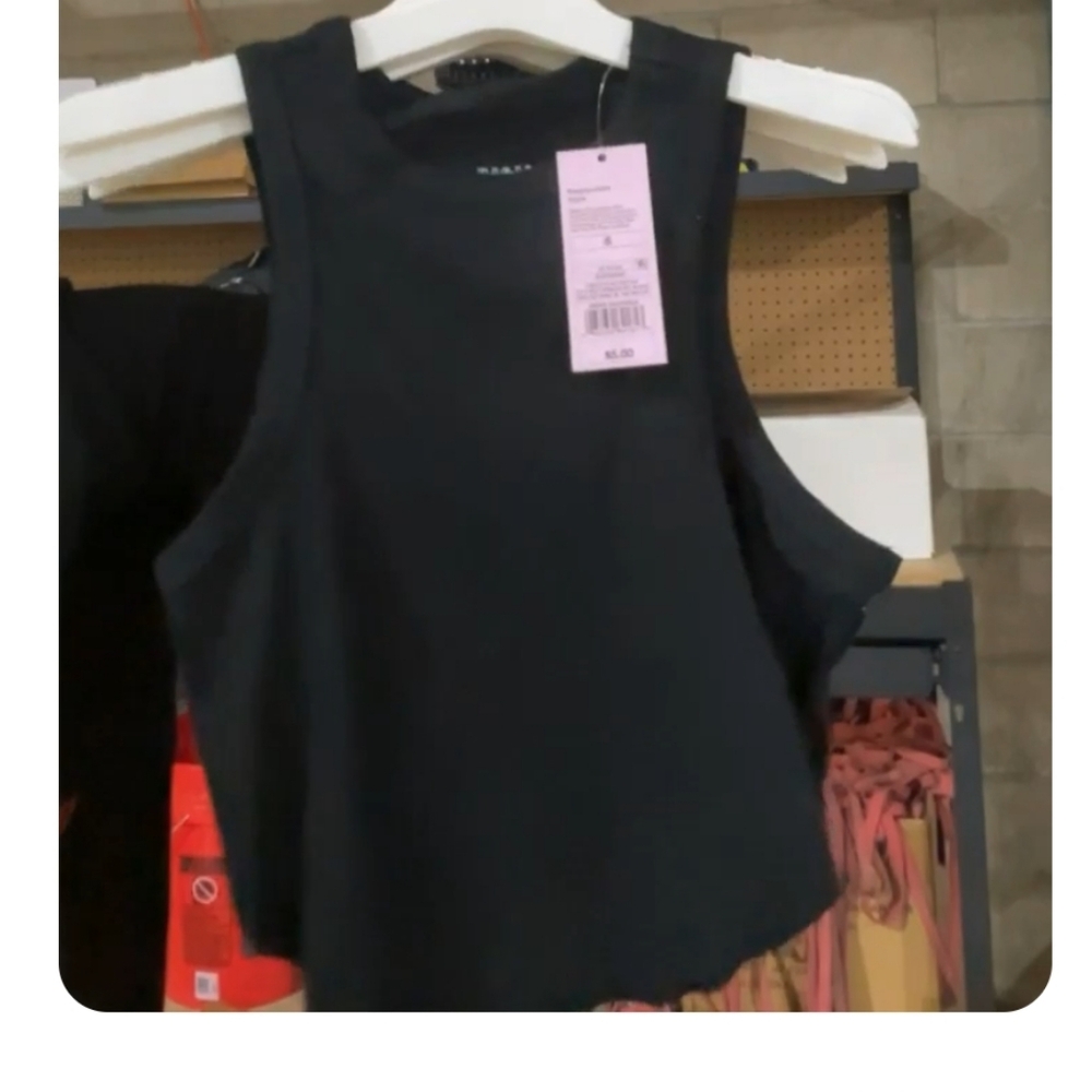 Fitted Black Tank Top with Sleeveless Design